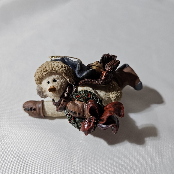 Boyds Bears Chilly with Wreath - Picture 3 of 3